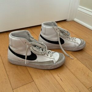 Kids Nike Blazer Shoe size 4